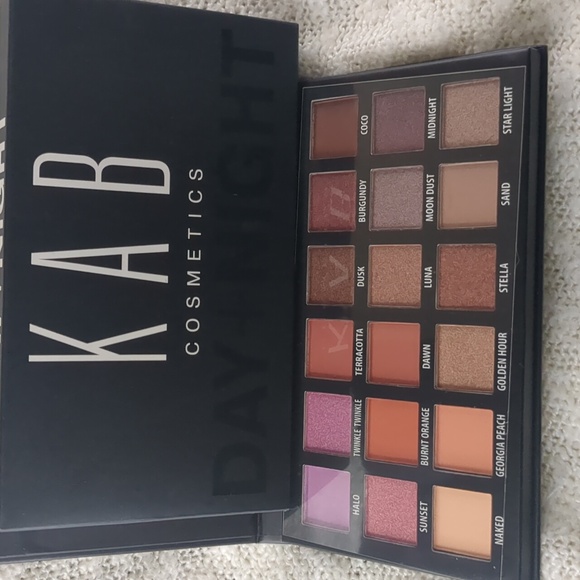 KAB Day + Night Eyeshadow Palette, 21.6g/0.76oz - Picture 11 of 11